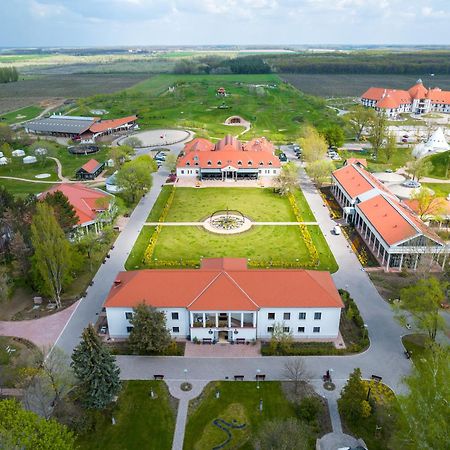 Hungarikum Hotel Lakitelek Exteriör bild