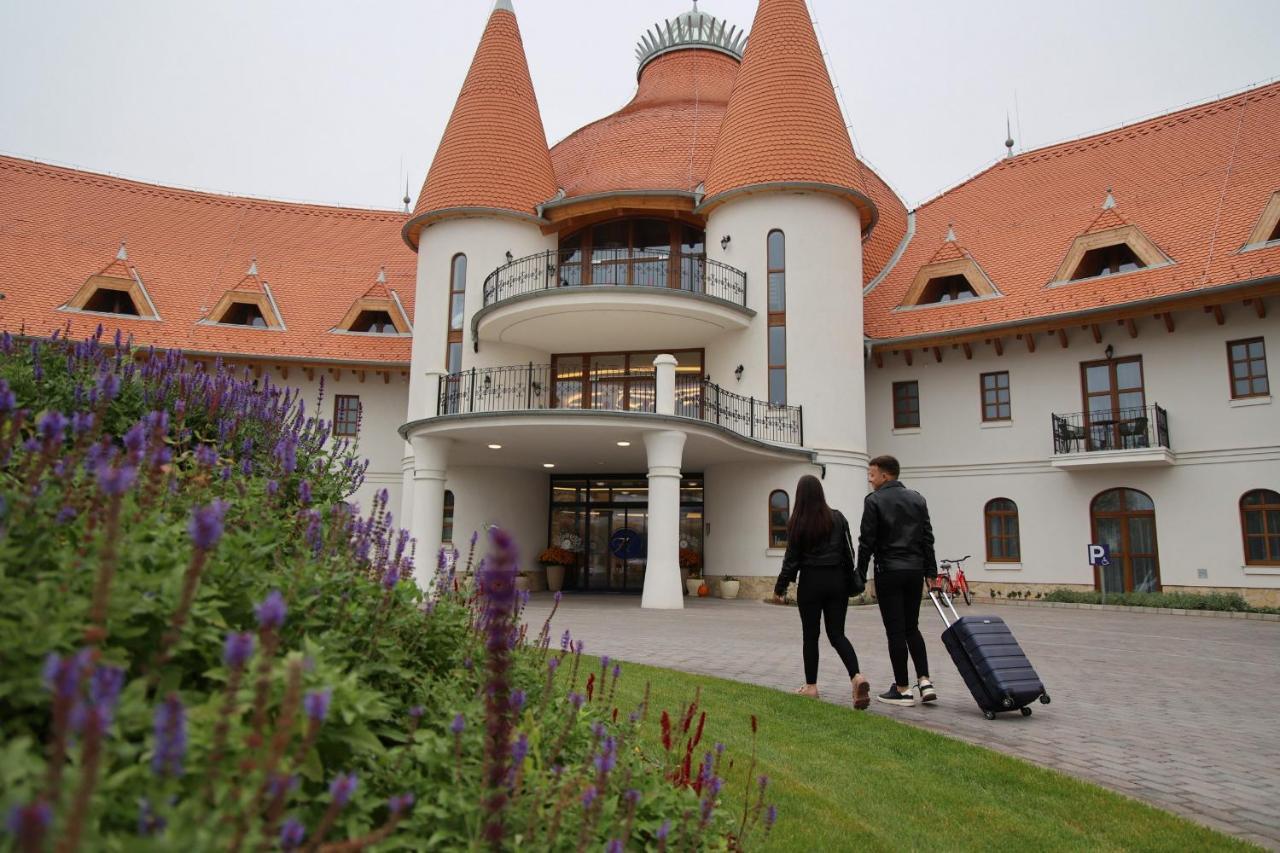 Hungarikum Hotel Lakitelek Exteriör bild