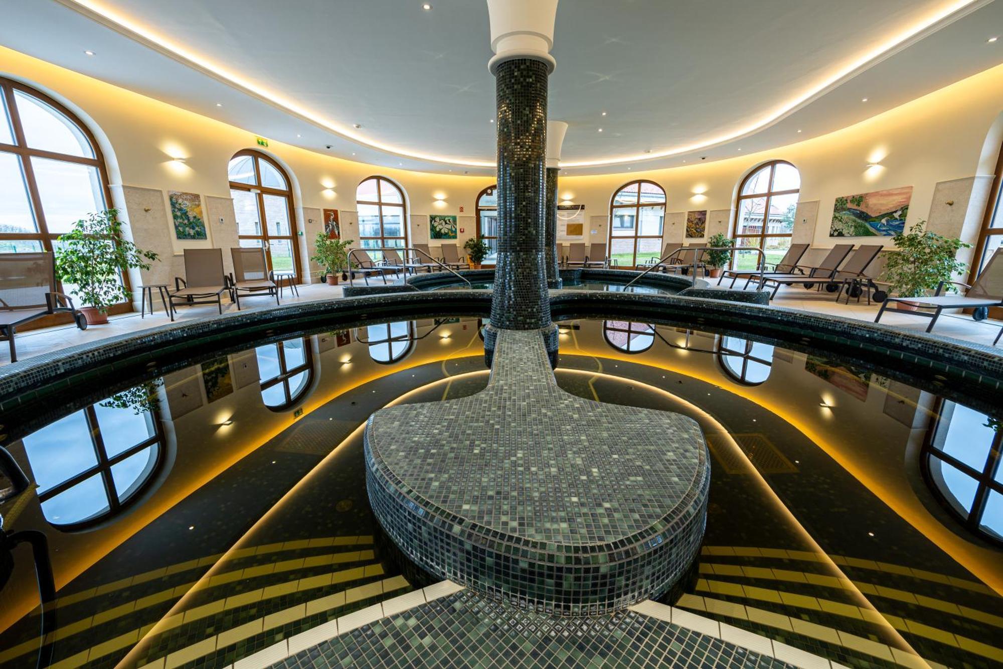 Hungarikum Hotel Lakitelek Exteriör bild