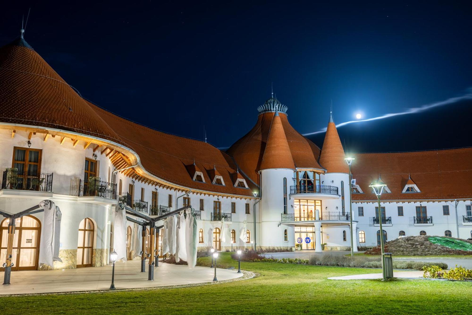 Hungarikum Hotel Lakitelek Exteriör bild