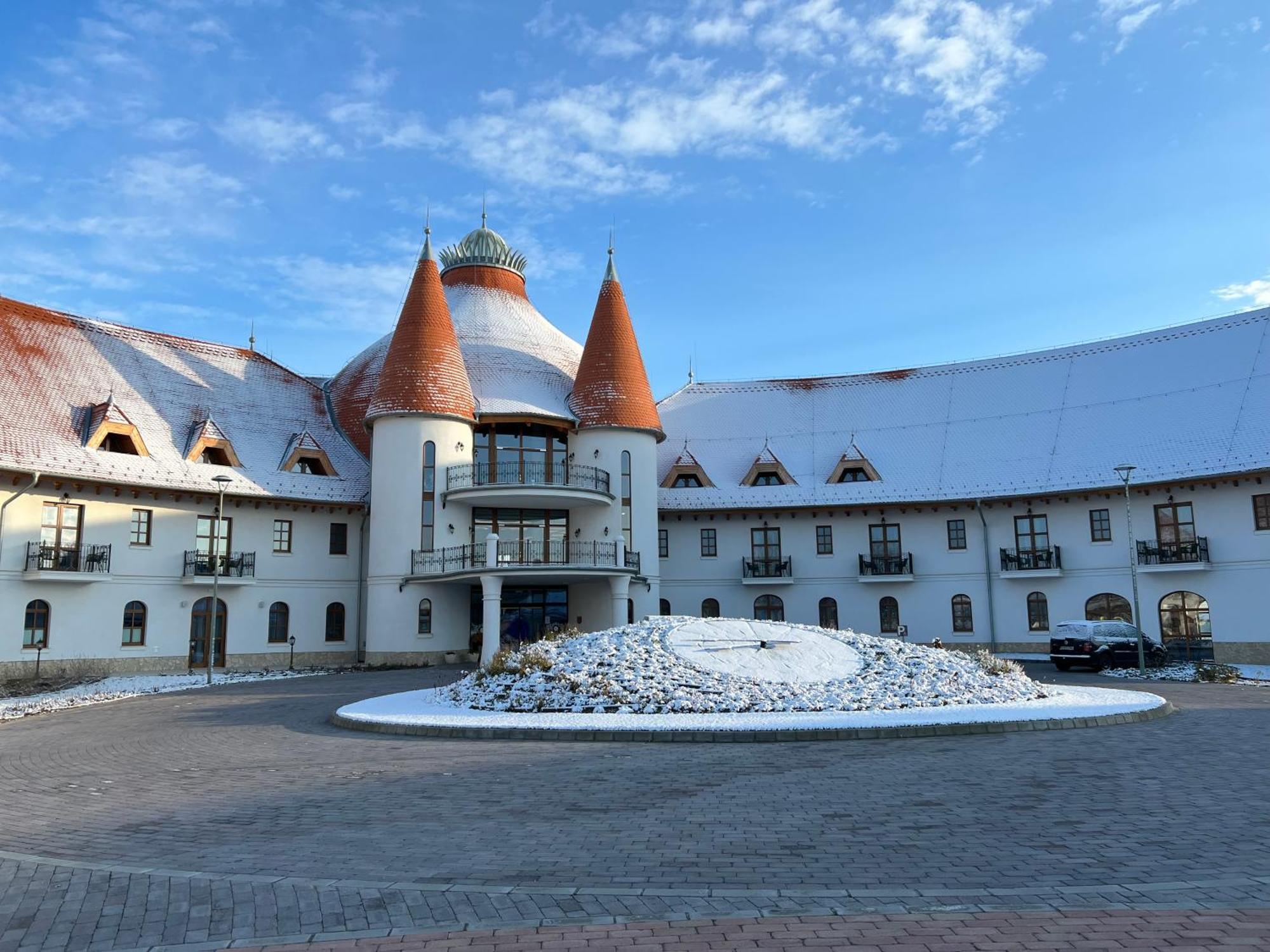 Hungarikum Hotel Lakitelek Exteriör bild