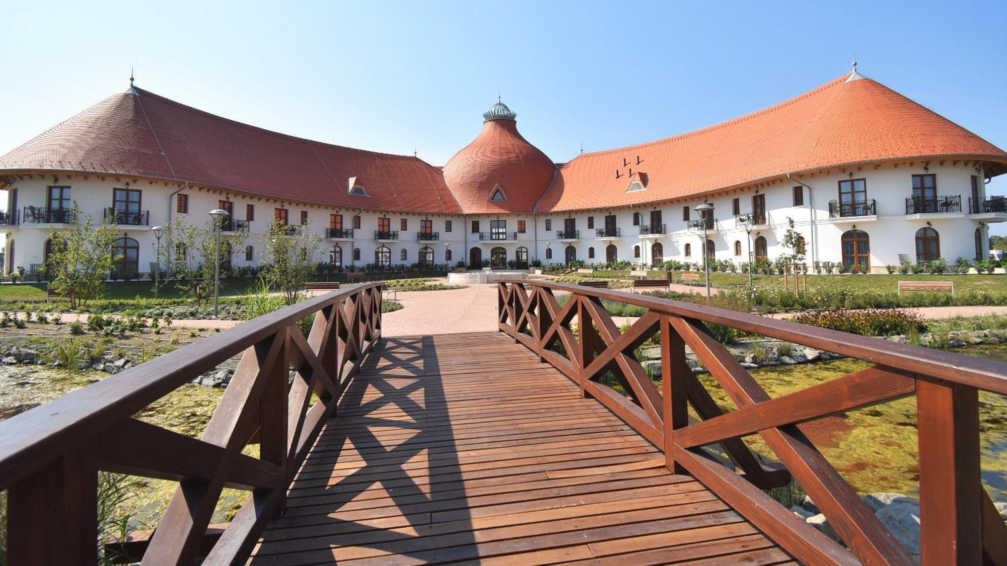 Hungarikum Hotel Lakitelek Exteriör bild
