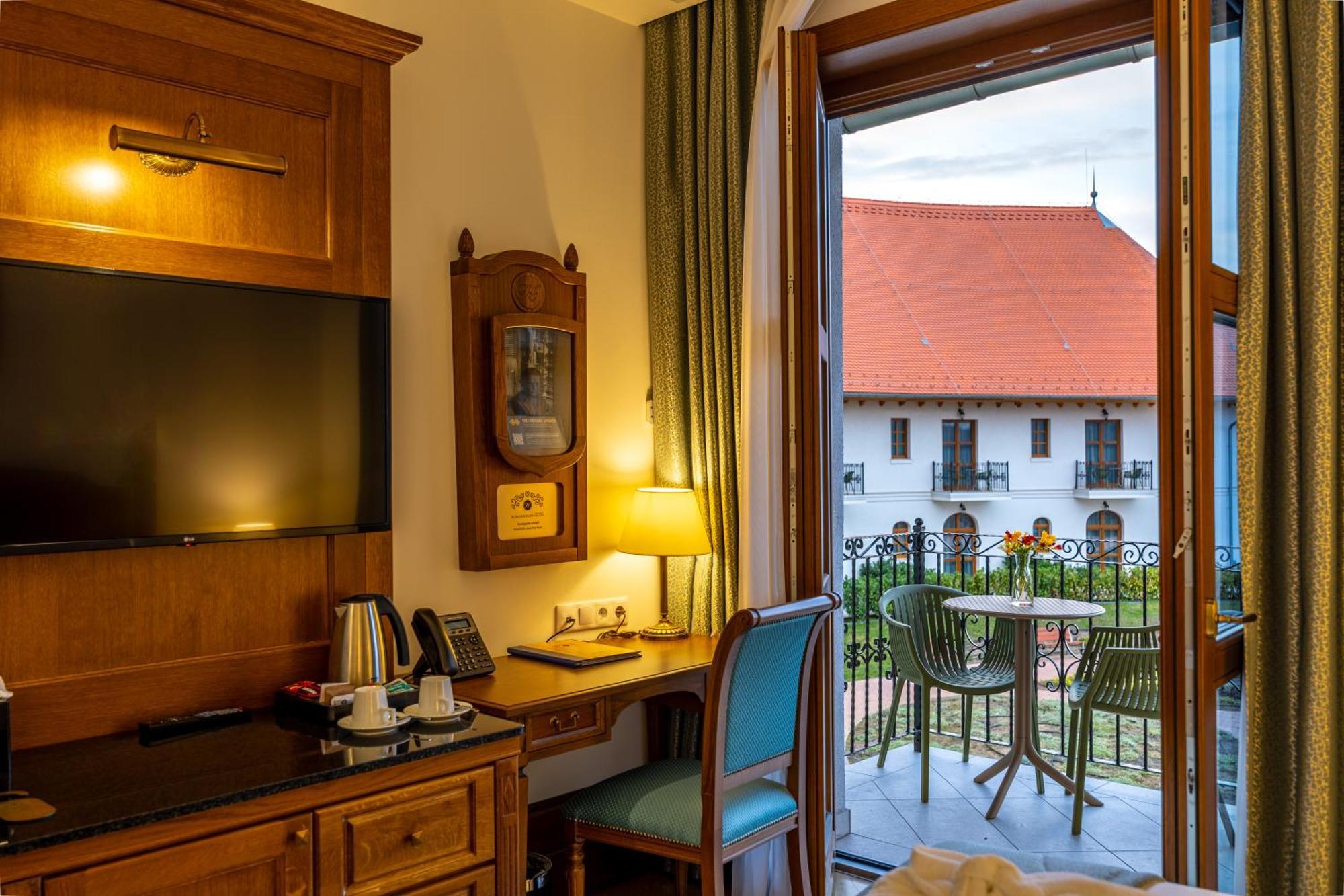 Hungarikum Hotel Lakitelek Exteriör bild